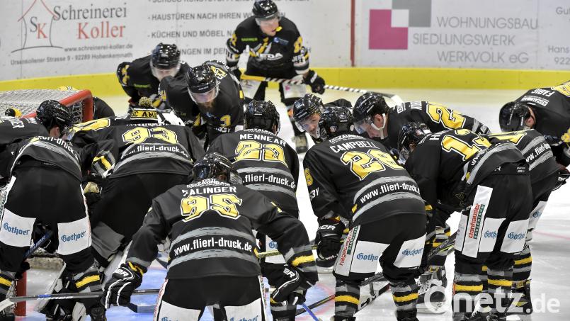 Die Spieler des ERSC Amberg schwören sich auf die neue Saison in der Eishockey-Bayernliga ein. Erster Gegner ist am Sonntag, 3. Oktober, der TSV Peißenberg, das erste Heimspiel haben die Wild Lions am Freitag, 8. Oktober, gegen den EHC Waldkraiburg. Archivbild: Hubert Ziegler