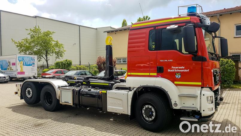 Die Feuerwehr Burglengenfeld setzt künftig auch auf die Wechsellader-Technik und bekommt ein ähnliches Fahrzeug wie die Kameraden der Stadt Schwandorf. Bild: exb/FFW Schwandorf
