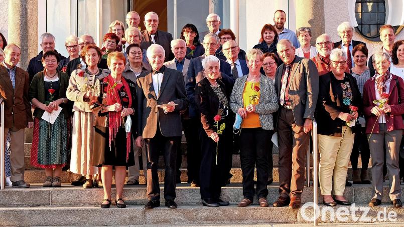 Die Ehejubilare feierten ihre Hochzeit, von der Diamantenen bis zur Kristallhochzeit. Bild: R. Kreuzer
