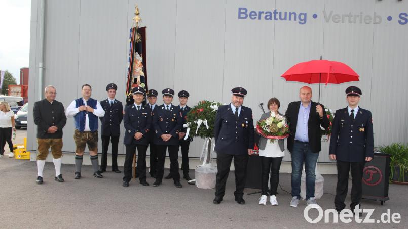 Markus Lippert (Zweiter von rechts) übernimmt die Schirmherrschaft für das Feuerwehrjubiläum. Bild: ral