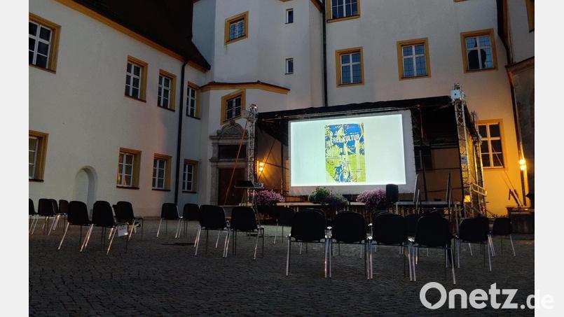 Der Jugendclub Bureau begrüßt das Angebot der Stadt Sulzbach-Rosenberg an die Kulturszene, die Freiluftbühne im Schlosshof für Kulturveranstaltungen zu nutzen. Bild: Jugendclub Bureau/exb
