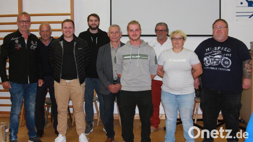 Der SV Schönhaid hat eine neue Vereinsspitze gewählt. Den Vorsitz übernahm Konrad Burger (links). Unterstützt wird er von einem Team - bestehend aus bisherigen und neuen Vorstandsmitgliedern. Bild: wro