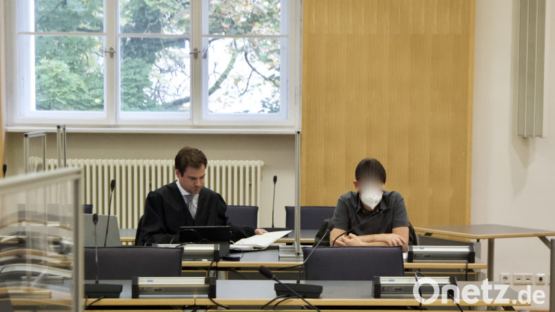 Der 47-jährige Angeklagte (rechts) bestreitet die Vorwürfe. Bild: mib
