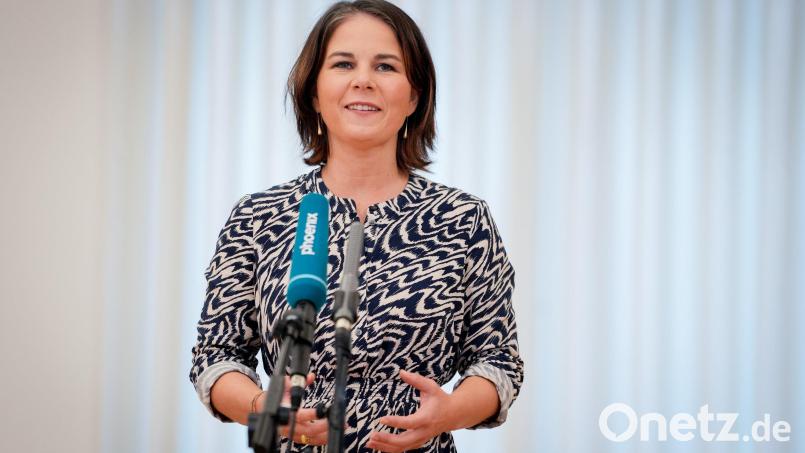 Annalena Baerbock, Bundesvorsitzende von Bündnis 90/Die Grünen, gibt eine Pressekonferenzen zu den bevorstehenden Sondierungsgesprächen. Bild: Kay Nietfeld