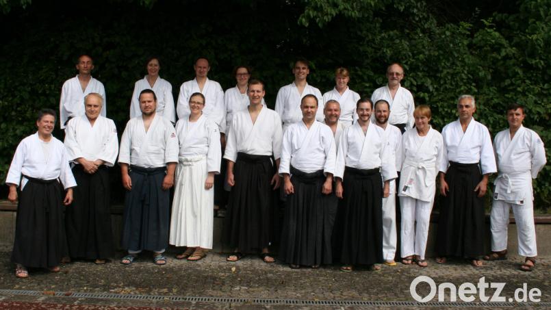 Schüler und Meister des Jahrestrainings von Aikido Tirschenreuth, das vor kurzem in der Turnhalle des Stiftland-Gymnasiums stattfand. Bild: Aikido Stiftland/exb
