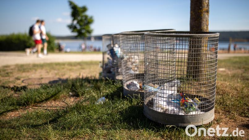 Dass Menschen achtlos Müll in die Natur oder auf die Straße schmeißen, ärgert Kollegin Lucia Brunner. Um etwas an der Situation zu ändern, wird sie selbst aktiv. Dabei half eine kleine banale Lebendweisheit aus den sozialen Medien. Bild: Daniel Karmann/dpa
