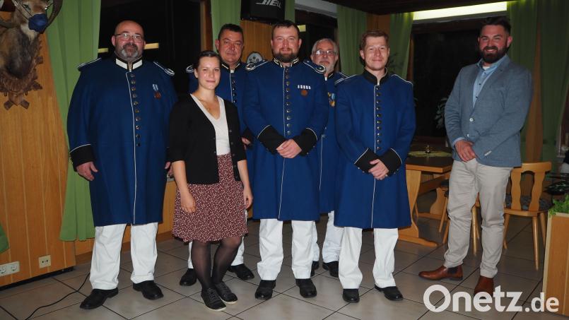 Vorsitzender der Historischen Bürgerwehr Neustadt bleibt Andreas Kistenpfenning (links). Unter seiner Regie wird das 40-jährige Gründungsjubiläum im kommenden Jahr geplant. Bild: krb