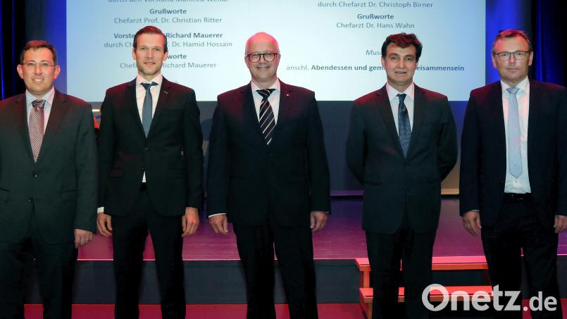Die neuen Chefärzte am Klinikum St. Marien (von links): Christian Ritter, Richard Mauerer, Hans Wahn und Saman Djamil mit Klinik-Vorstand Manfred Wendl. Bild: Stephan Huber