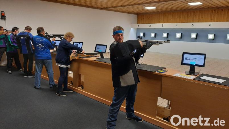 Die neuen Schießstände werden von den Mitgliedern gut angenommen bei den ersten Training. Bild: Thomas Graf/exb