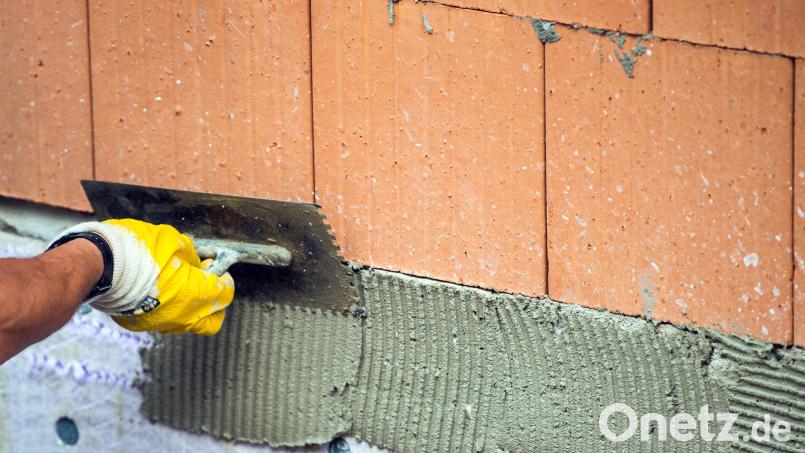 Die Agentur für Arbeit Oberviechtach meldet offene Stellen im Baugewerbe. Bild: Lino Mirgeler/dpa