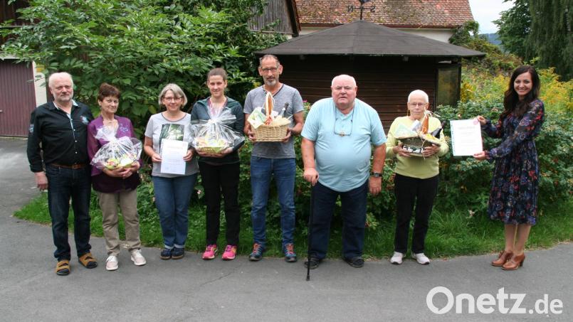 Dank an treue Urlaubsgäste: Im Bild von links Norbert und Rosalinde Wegmann, Karin, Sabrina und Jürgen Theel, Rudolf und Anneliese Faust sowie Bürgermeisterin Margit Bayer. Bild: fpoz