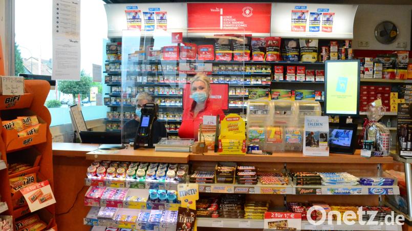 Die Kassiererinnen in der Shop-Tankstelle an der Neustädter Straße dürfen auch von ihrem Hausrecht Gebrauch machen. Bild: Kunz