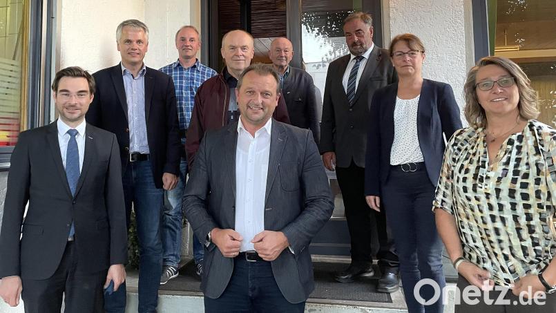 Der Leuchtenberger Bürgermeister Anton Kappl (vorne, Mitte) steht weiter an der Spitze der Kommunalpolitischen Vereinigung der CSU. Als Stellvertreter stehen ihm Stephan Oetzinger (vorne, links) und Bürgermeisterin Carmen Pepiuk (vorne, rechts) zur Seite. Bild: bgm