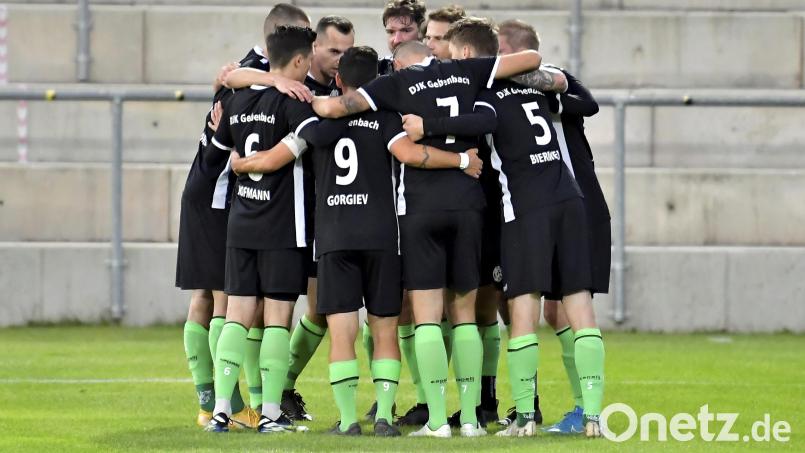 Die Mannschaft der DJK Gebenbach schwört sich ein – das braucht sie auch. Archivbild: Ziegler
