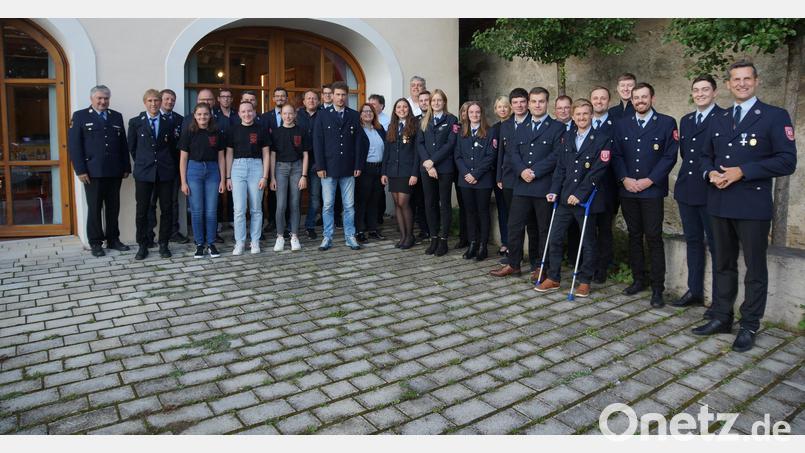 Die Feuerwehr Etzelwang kam zu ihrer Jahreshauptversammlung 2021 in den Gemeindestadel, bei der unter anderem nachgeholte Ehrungen für die vergangenen beiden Jahre und die Wahl von Kassenprüfern anstanden. Bild: sre