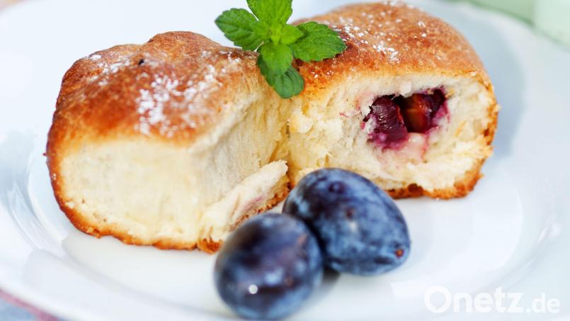 Zwetschgen-Rohrnudeln schmecken selbst gemacht besonders gut. Gerade jetzt, wo es die Zwetschgen aus dem eigenen Garten gibt. Bild:  stock.adobe.com_ babsi_w