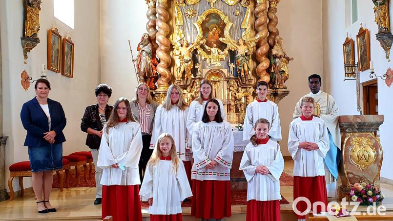 Pater Savarimuthu Selvarasu verabschiedete die Ministranten und dankte ihnen für ihre Arbeit. Bild: Sandra Fuchs/exb