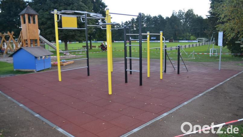 Die Fitnessplattform des SV Kulmain direkt neben dem Kinderspielplatz am Sportgelände ist ab sofort benutzbar. Bild: ak