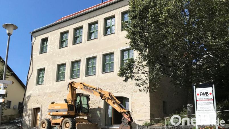 Der Umbau der Alten Schule in Thanstein soll bis Ende 2021 größtenteils abgeschlossen sein. Bild: mnt
