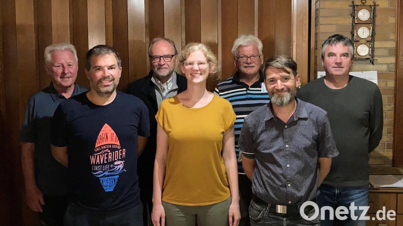 Der alte Vorstand übergibt die Geschäfte an den neuen Vorstand: (von links): Georg Schmidt, der neue Vorsitzende Lars Pachmann, Horst Radl, Julia Schmidt, Hans Ertl, Bastian Kopczyk und Martin Högner. Bild: sgg