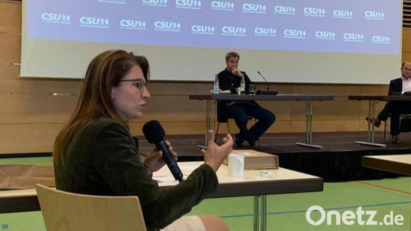 Bundestagsabgeordnete Martina Englhardt-Kopf (links) bei der Diskussion mit CSU-Chef Markus Söder (Mitte) und Bezirksvorsitzendem Albert Füracker (rechts). Bild: Englhardt-Kopf/exb
