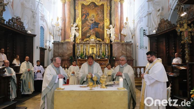 Den Festgottesdienst zelebrieren Abt Filip Lobkowitz aus Tepl, Generalabt Jos Wouters, Abt Hermann Josef Kugler und Pater Johannes Bosco. Bild: do