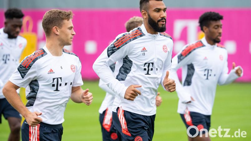 Joshua Kimmich (links) hat langfristig verlängert beim FC Bayern, Kingsley Coman (rechts) dagegen hat utopische Forderungen. Bild: Sven Hoppe/dpa