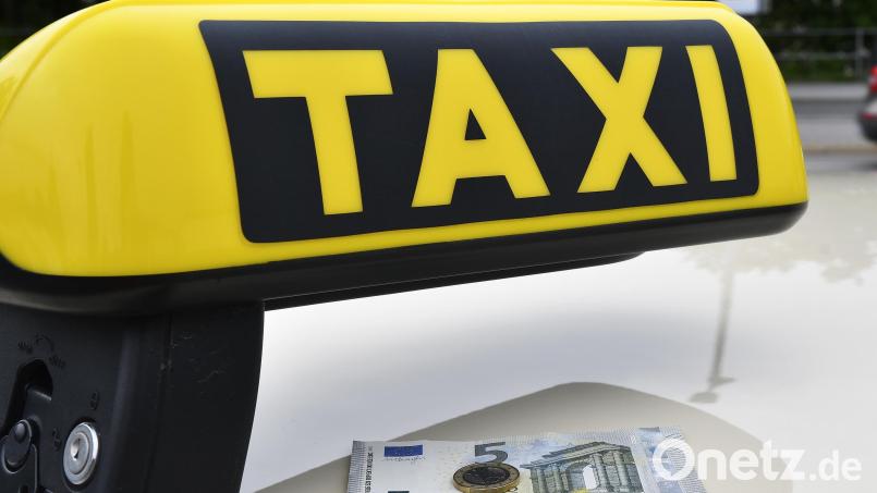 So schnell kam der Taxifahrer nicht hinter. Er hatte einen jungen Mann nach Straubing gefahren. Dieser flüchtete, ohne den Restbetrag zu bezahlen. Symbolbild: Petra Hartl