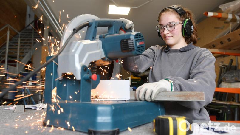 Vor allem im Handwerk sind Lehrlinge gesucht. Doch viele Schulabgänger zeigen sich orientierungslos Bild: Tobias Hase/dpa