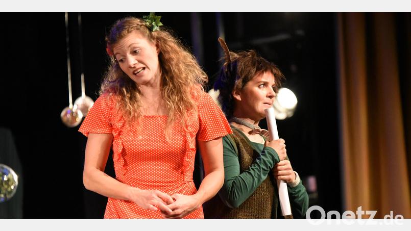 Selbst seine Freundin Fedora (Magdalena Meier) kann die Ideen des getriebenen Rodolfos (Doris Hofmann) nicht immer verstehen. Bild: Tobias Schwarzmeier