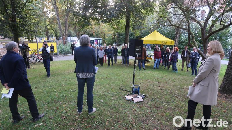 Veit Wagner, Irene Fritz und Barbara Wilmers-Hillenbrand eröffneten die Open-Air-Ausstellung. Bild: Kunz