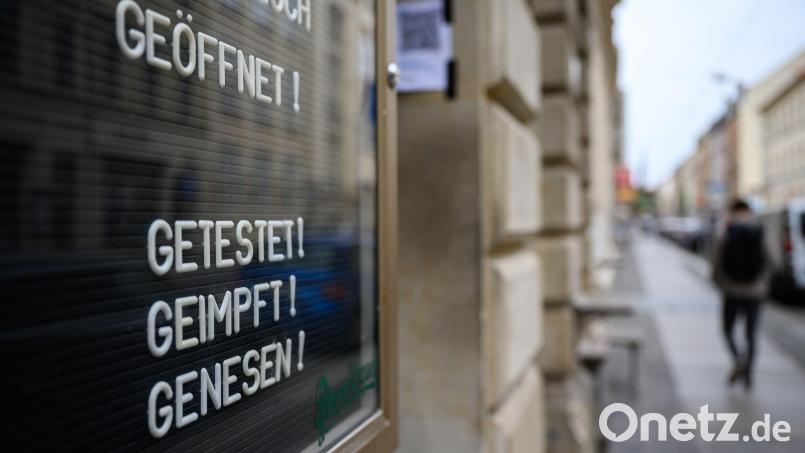 Ab 4. Oktober gilt auch im Landkreis Neustadt/WN die 3G-Regel. Symbolbild: Robert Michael/dpa