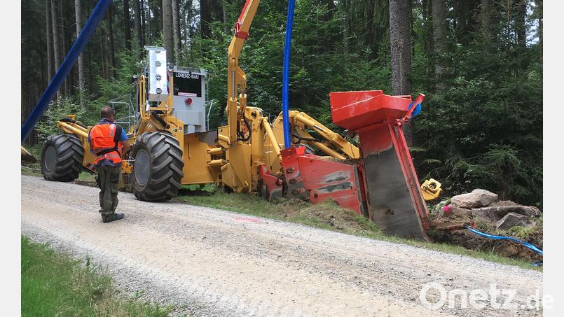 Dank des Einsatzes besonderer Maschinen und Baugeräte wurde die Wasserleitung von den Quellsammelschächten Miesbrunn zum Hochbehälter Miesbrunn mit einer Länge von 1.800 Metern in nur drei Tagen verlegt. Bild: bey