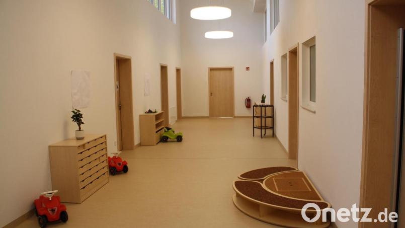 Kinderorientiert bis ins Detail: Im neuen Trabitzer Kindergarten sind auch die Korridore als großzügig bemessene Spielflächen angelegt. Bild: bjp