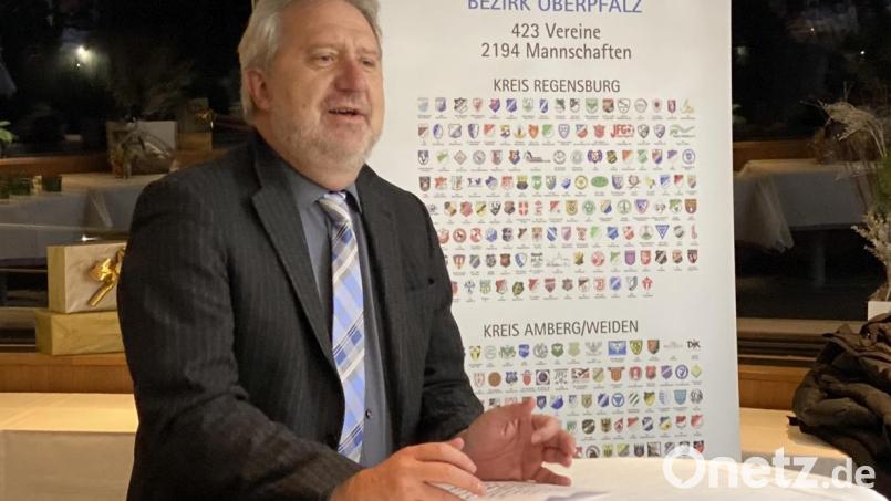 Andreas Allacher, Obmann der Oberpfälzer Schiedsrichter, feiert am Dienstag, 5. Oktober, seinen 60. Geburtstag. Bild: BFV