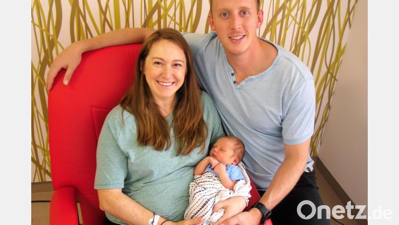 Der kleine Myles, hier mit seinen Eltern Juliann und Ryne Daniel, kam als 500. Baby im Jahr 2021 im St.-Anna-Krankenhaus Sulzbach-Rosenberg zur Welt. Bild: Laura Koch/exb