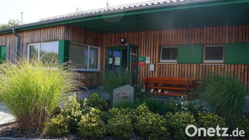 Das Oberviechtacher Mehrgenerationenhaus der AWO am Sandradl hat laufende Kosten. Der heuer aufgebaute Biergarten trug dazu bei, dass man finanziell über die Runden kommt. Bild: wel