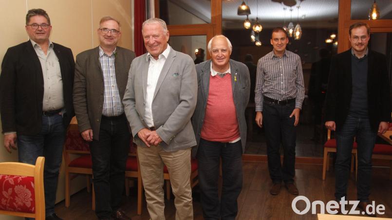 Der wehrpolitische Arbeitskreis der CSU hat einen neuen Vorstand gewählt. Das Bild zeigt von links: Thomas Schmid, Alexander Flierl, Peter Wunder, Reinhold Malzer, Michael Hösl und Tobias Ehrenfried. Bild: Hirsch