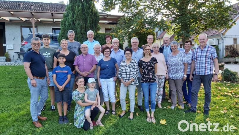 Familie Koller mit den Urlaubsgästen Bild: Ulrike Meixner/exb