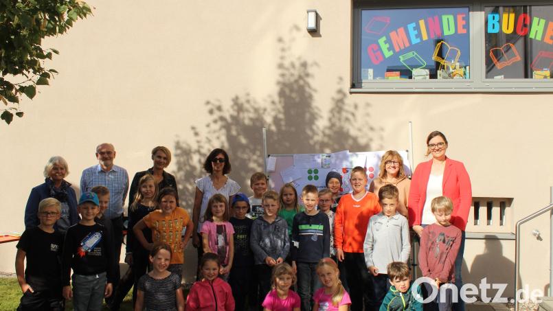 Preisverleihung zum Sommer-Leseclub der Gemeindebücherei Schirmitz Bild: Annalena Fink-Haydari/exb