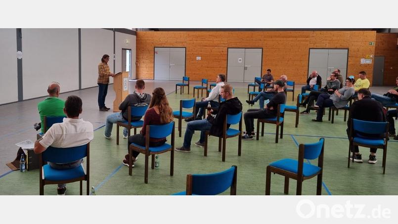 Jahreshauptversammlung in der Birgland-Halle; Vortragender: 1. Vorstand Thomas Melzer Bild: ndt