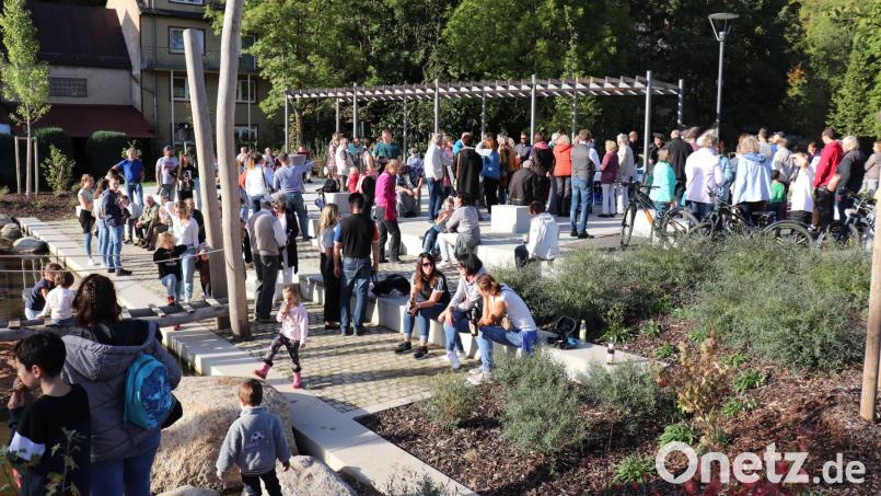 Am Freitag hatte die Stadt auch die Bürger zur Eröffnung des Mühlbachparks eingeladen . Bild: Stadt Tirschenreuth/exb