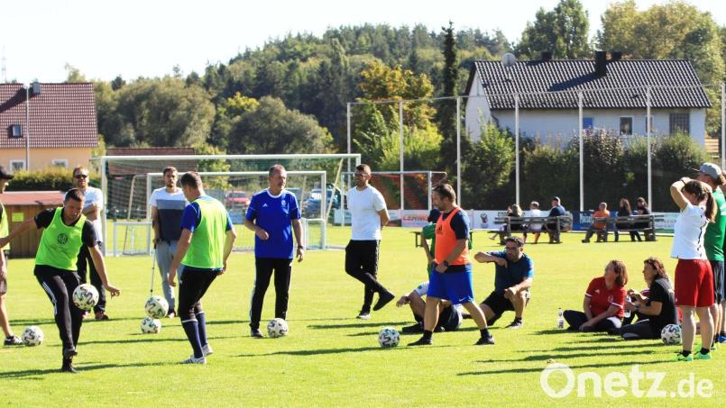 Auf dem Sportgelände des SC Kirchenthumbach fand eine Schulung zum Kindertrainer statt. Bild: ü