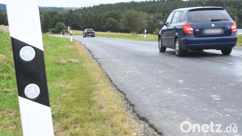 Der Fahrbahnbelag muss erneuert werden. Bild: Gabi Schönberger