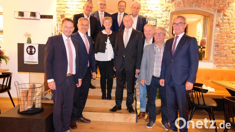 Die Sparkasse Oberpfalz Nord holte in Wiesau die Verabschiedung langjähriger Verwaltungsratsmitglieder nach. Bild: Sparkasse Oberpfalz Nord/exb