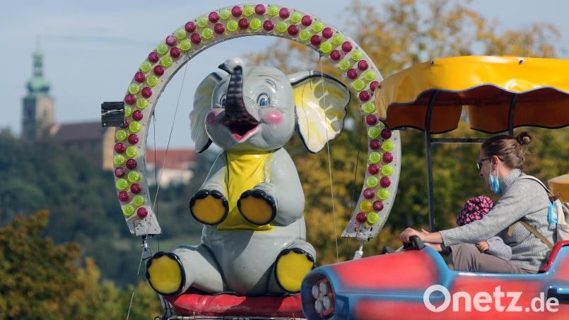 Die Fahrgeschäfte laufen am Wochenende noch einmal warm. Die Amberger Herbsttage gehen in die Verlängerung. Bild: Stephan Huber
