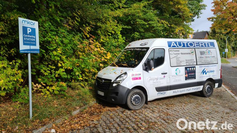 In Grafenwöhr (Bild) steht bereits ein Neunsitzer. Einen derartigen Kleinbus will die Firma Mikar auch in Nabburg im Zuge eines Carsharing-Modells anbieten. Der Stadtrat stand dem Vorhaben positiv gegenüber. Bild: sne