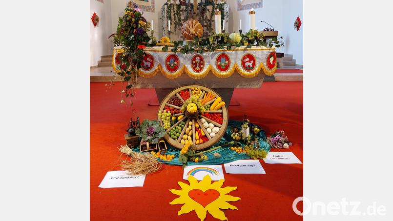 Der Erntedankaltar in der Kirche in Nagel. Bild: ld