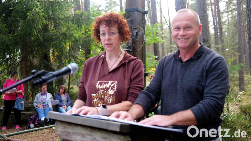 Die Landwirte Martina Rötzer und Jürgen Donhauser beklagten bei der Marterlandacht die geringe Wertschätzung ihrer Arbeit in der Öffentlichkeit. Bild: Hirsch