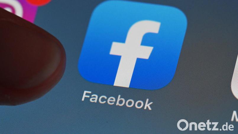 Die Facebook App auf einem Smartphone. Symbolbild: Uli Deck